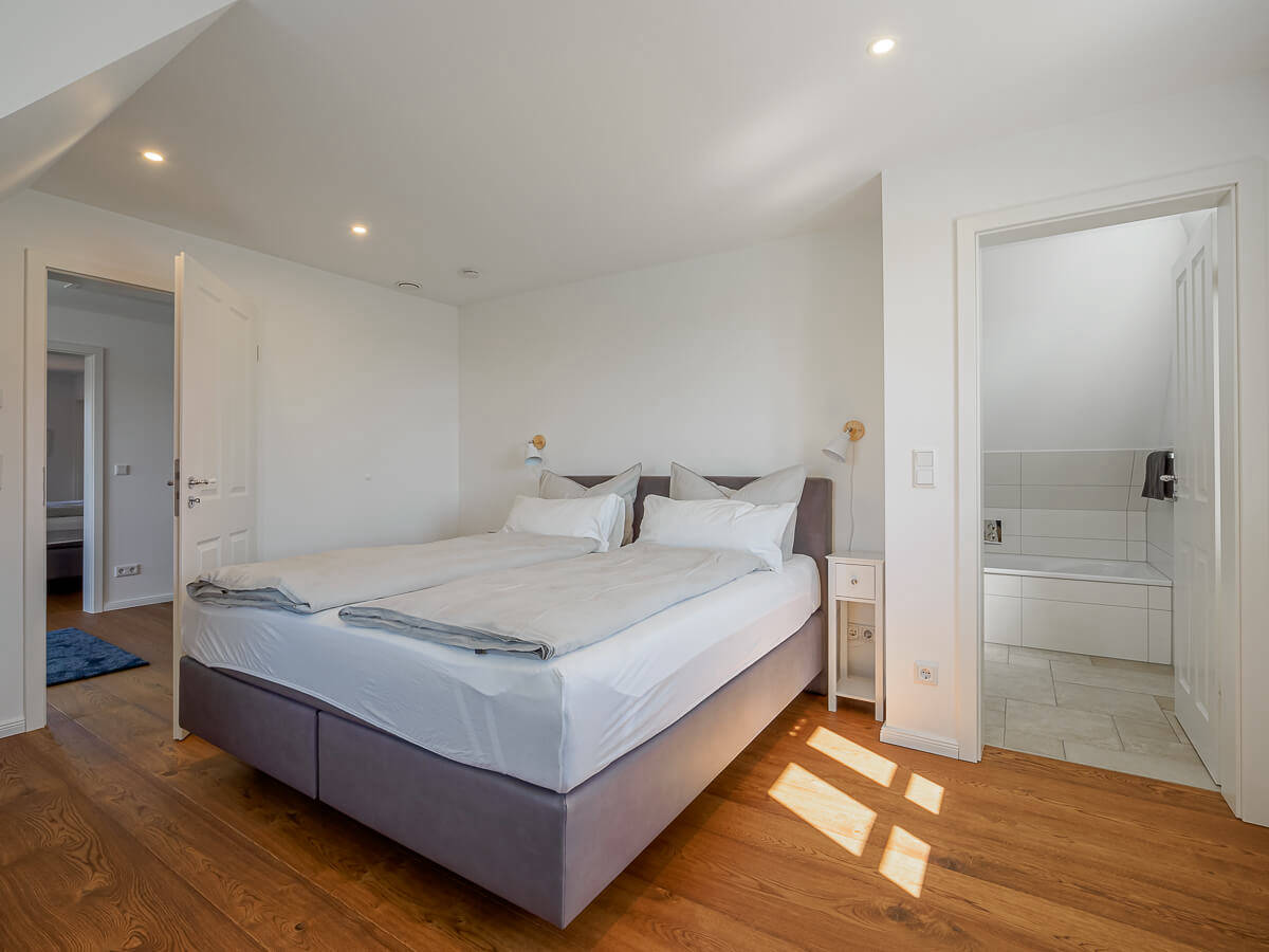 Boxspringbetten im Ferienhaus auf der Nordseeinsel Pellworm